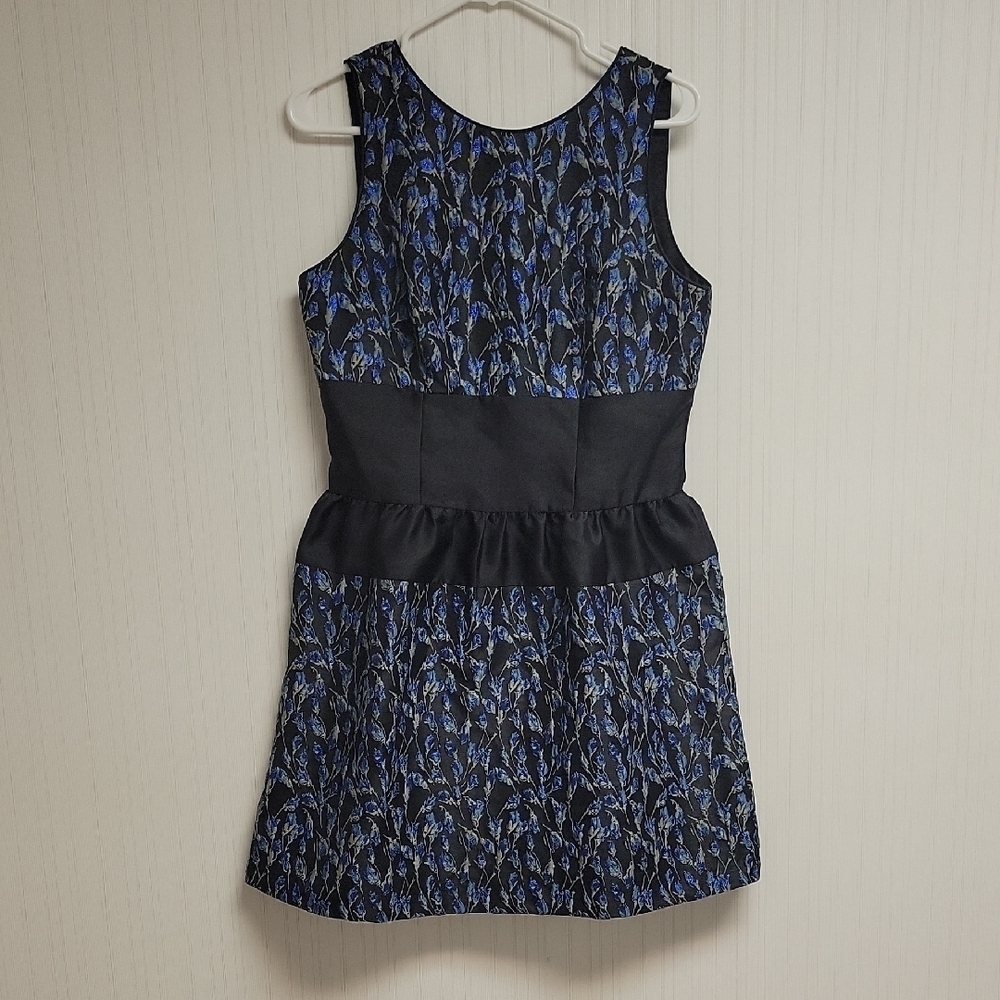 Belle Badgley Mischka Black & Blue Floral Dress Sz 8 summer wedding guest